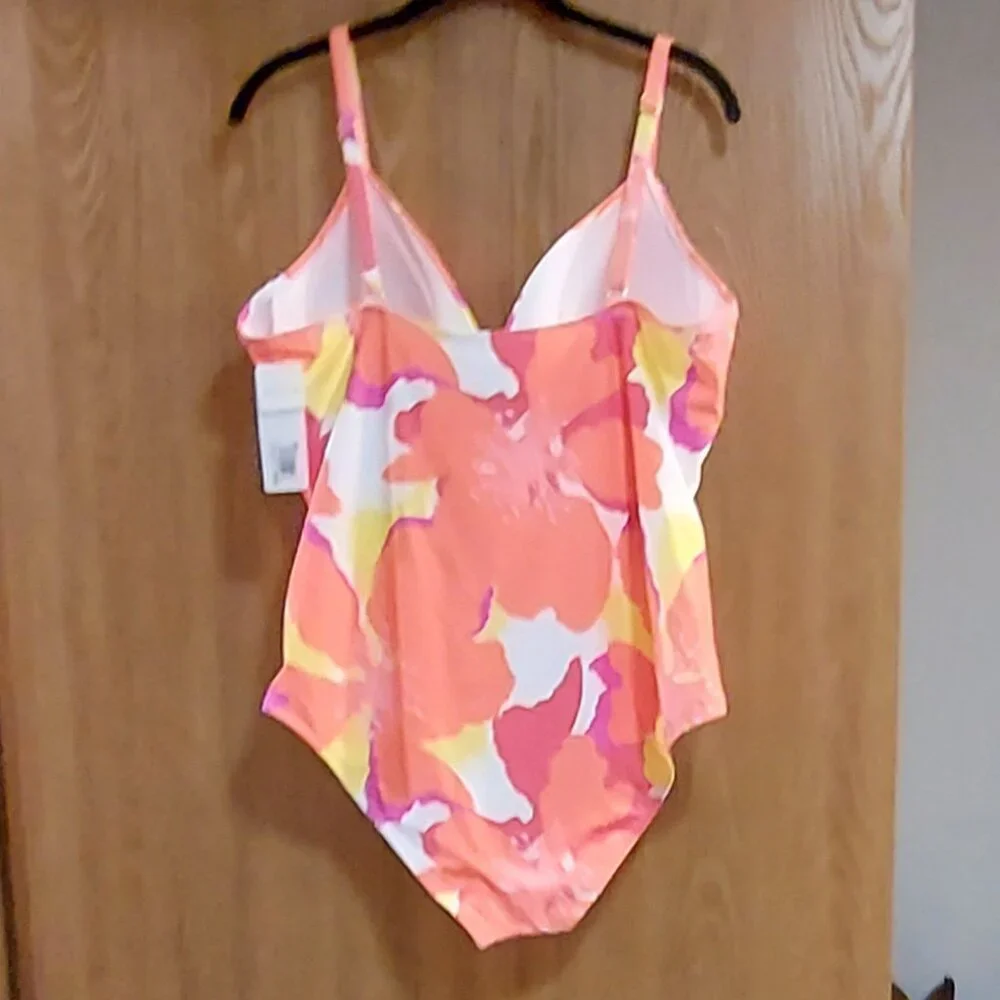 Freshwater Swimsuit - Picture 5 of 5